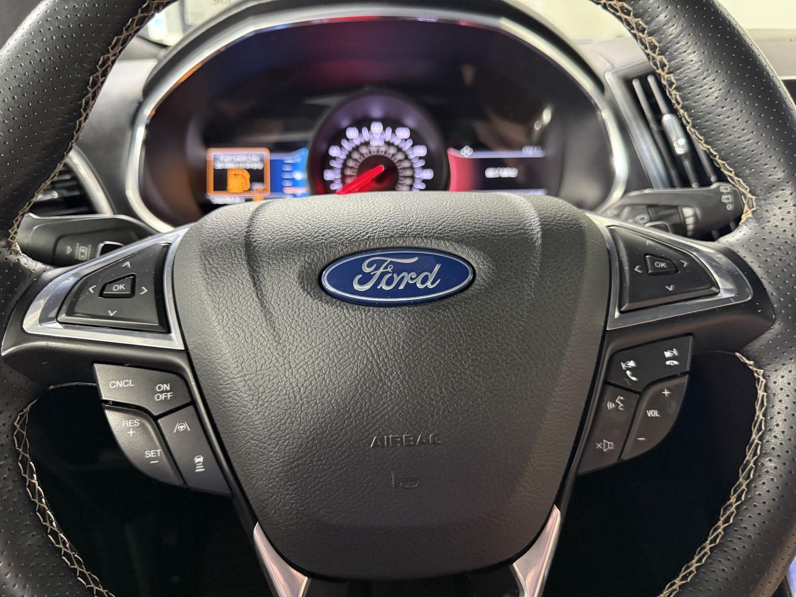 Vehicle photo 12