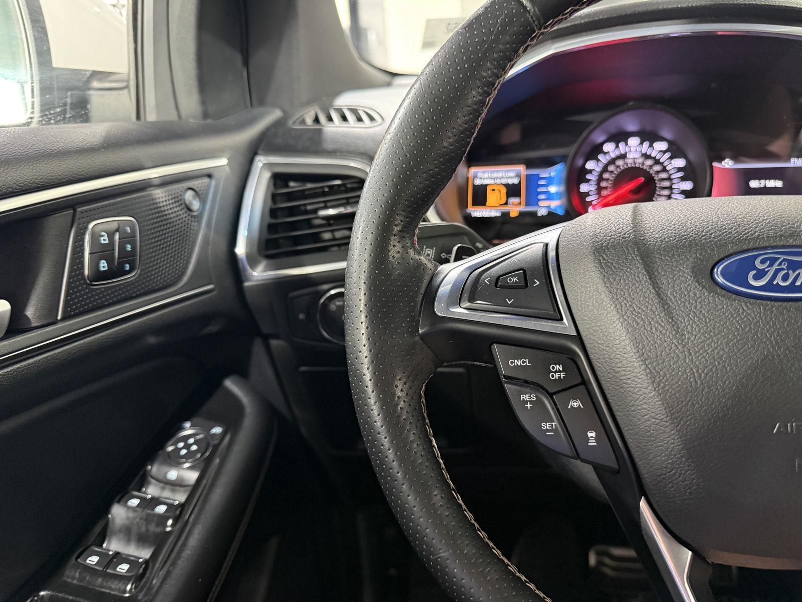 Vehicle photo 13