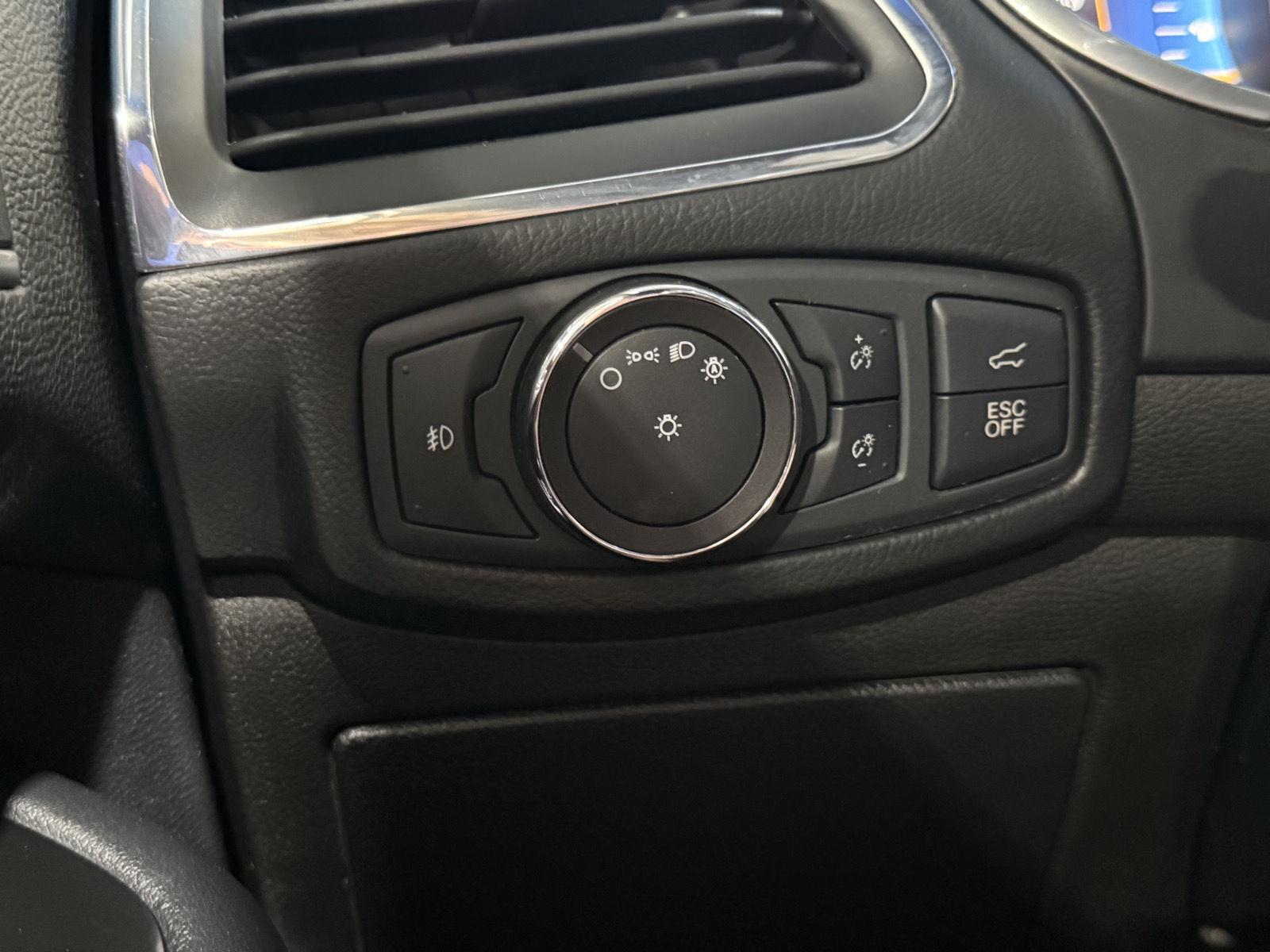 Vehicle photo 15