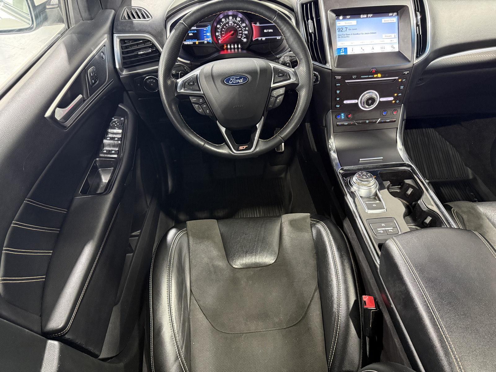 Vehicle photo 17