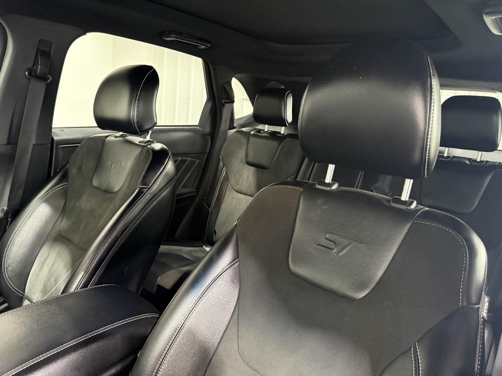 Vehicle photo 19