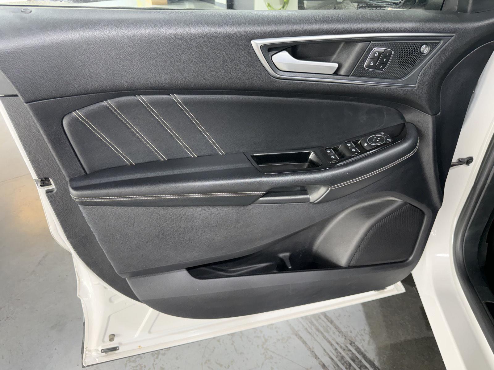 Vehicle photo 21