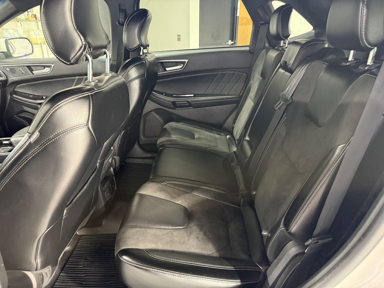 Vehicle photo 24