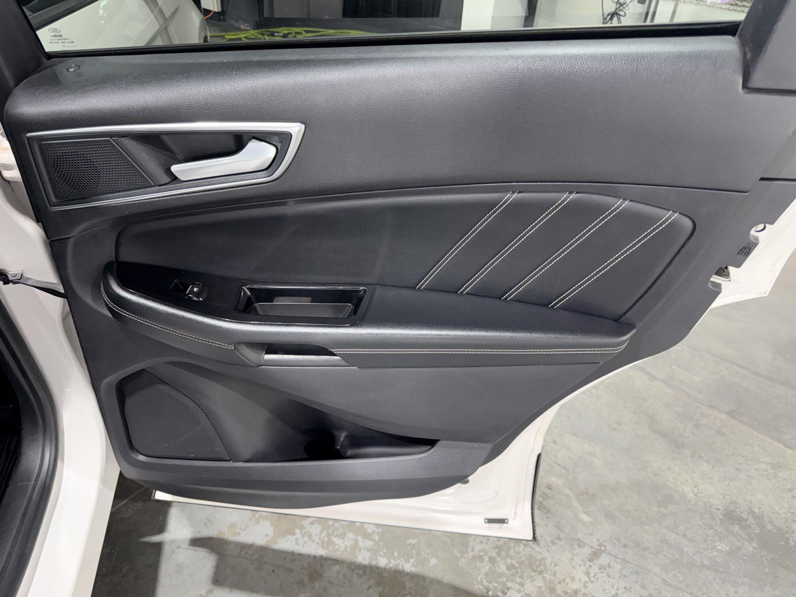 Vehicle photo 25