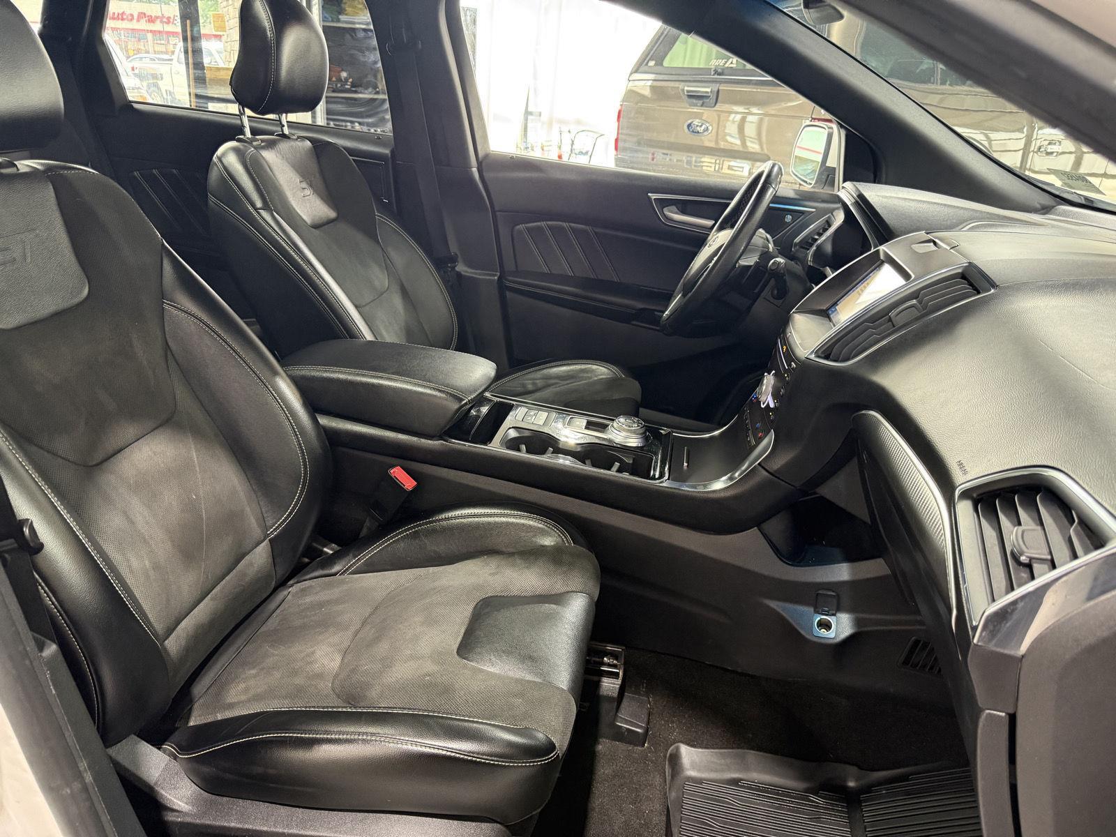 Vehicle photo 27