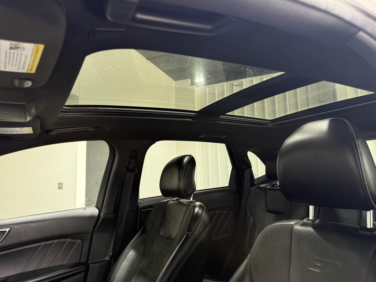 Vehicle photo 29