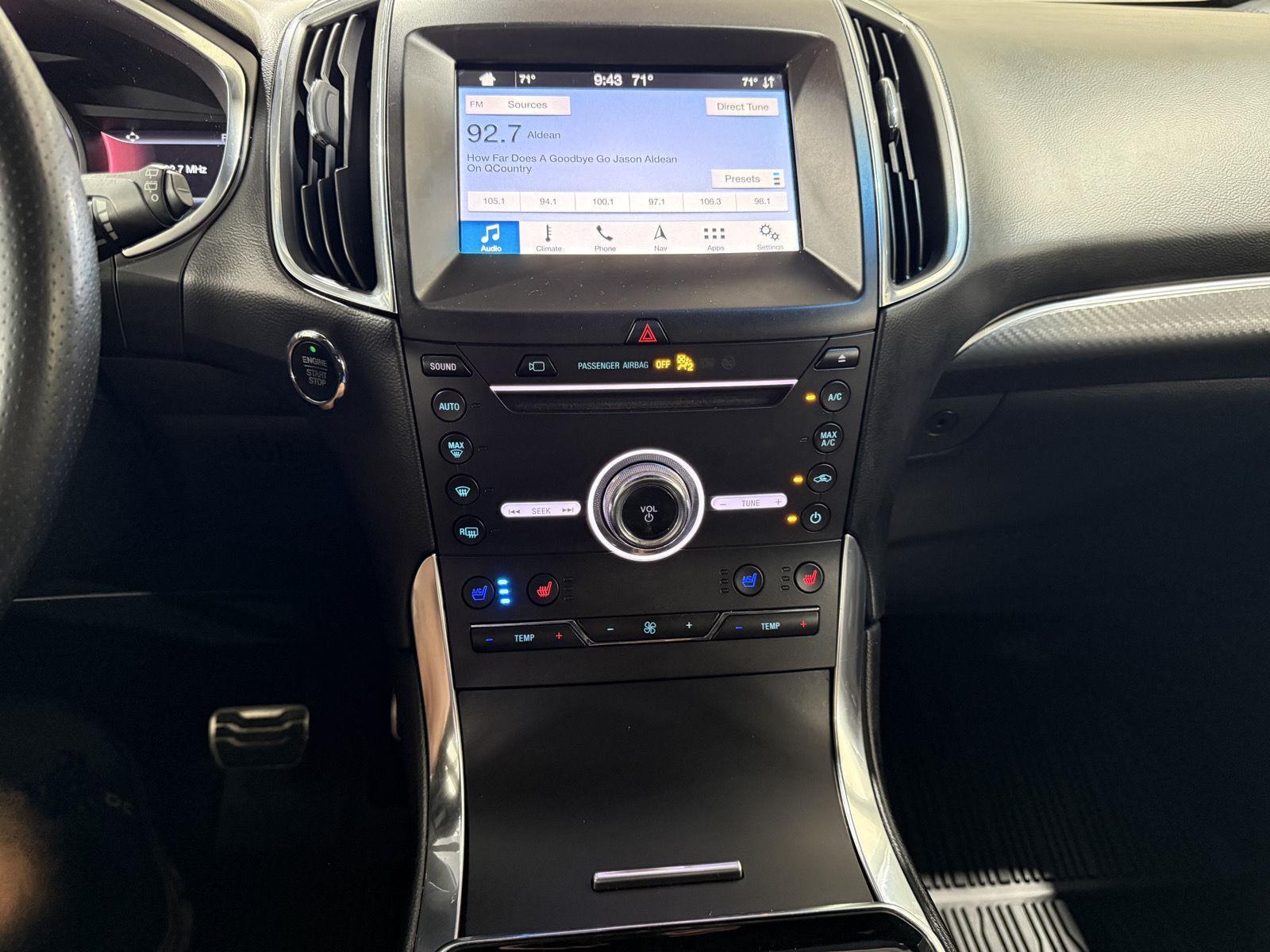 Vehicle photo 30