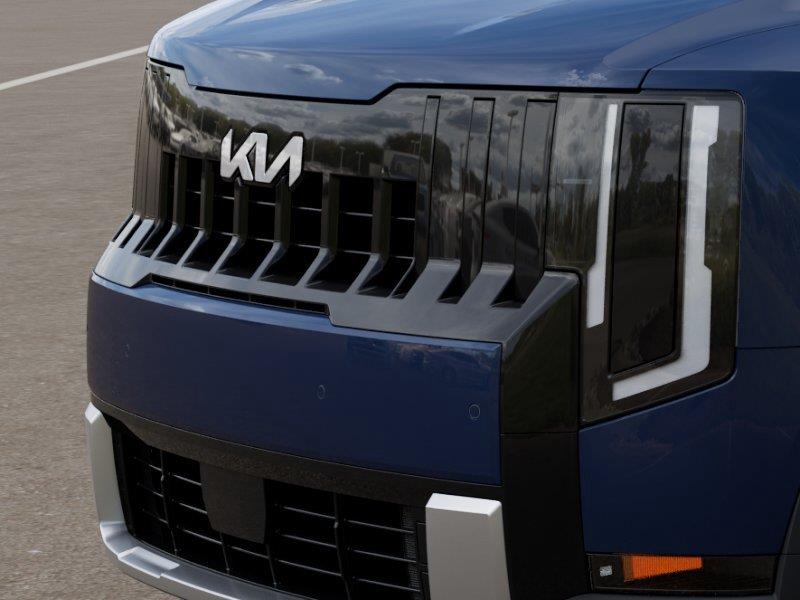 Vehicle photo 12