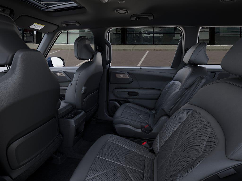Vehicle photo 18