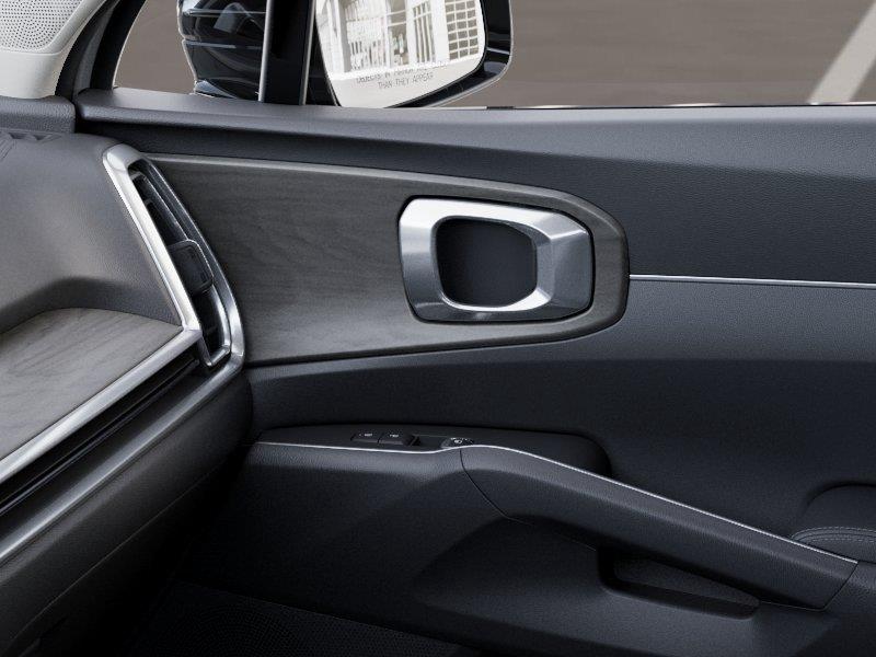 Vehicle photo 25