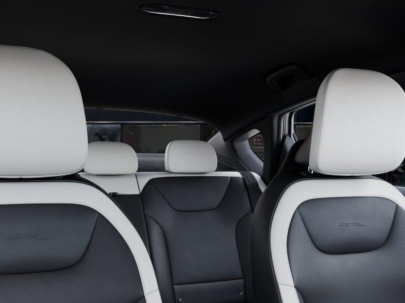 Vehicle photo 27