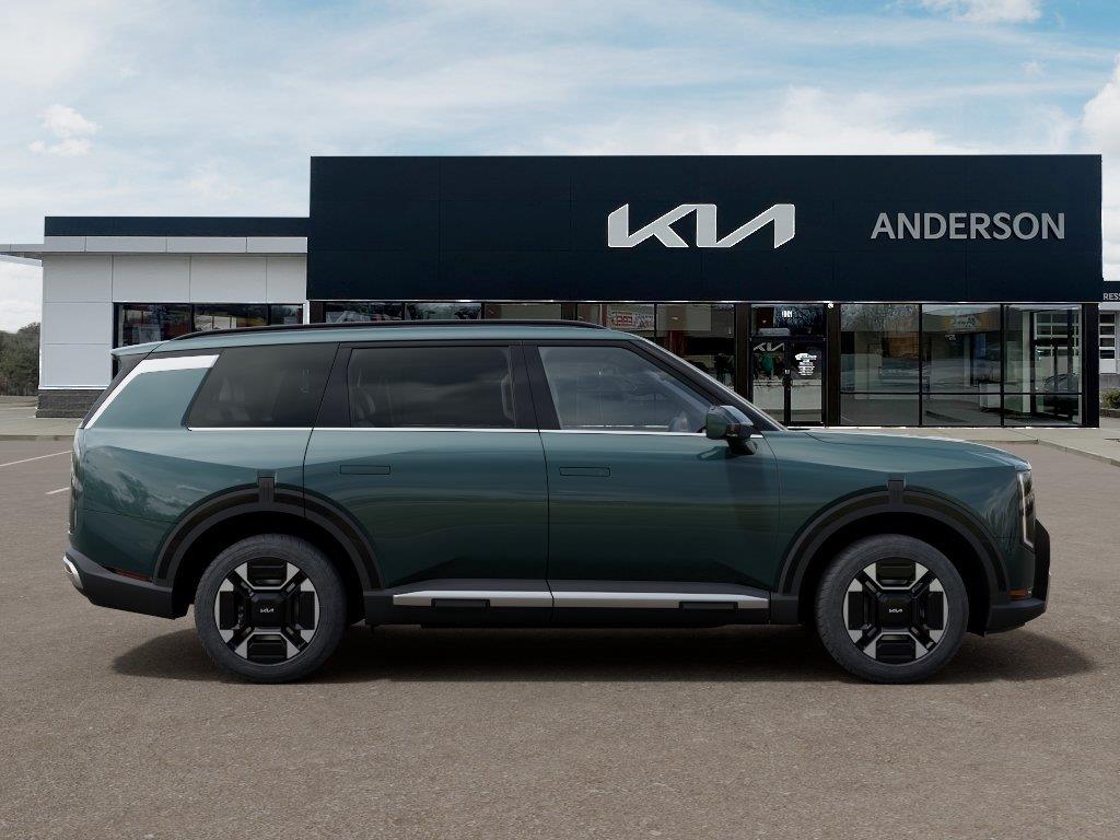 Vehicle photo 7