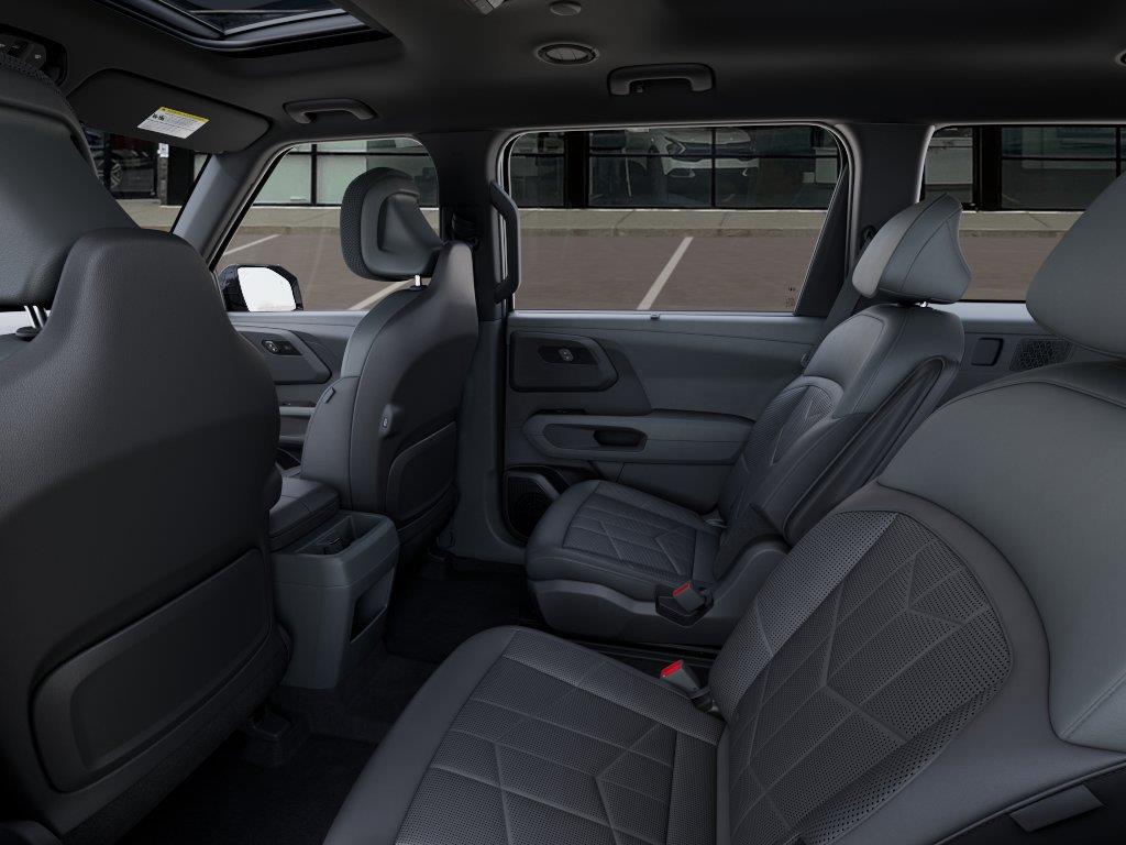 Vehicle photo 18