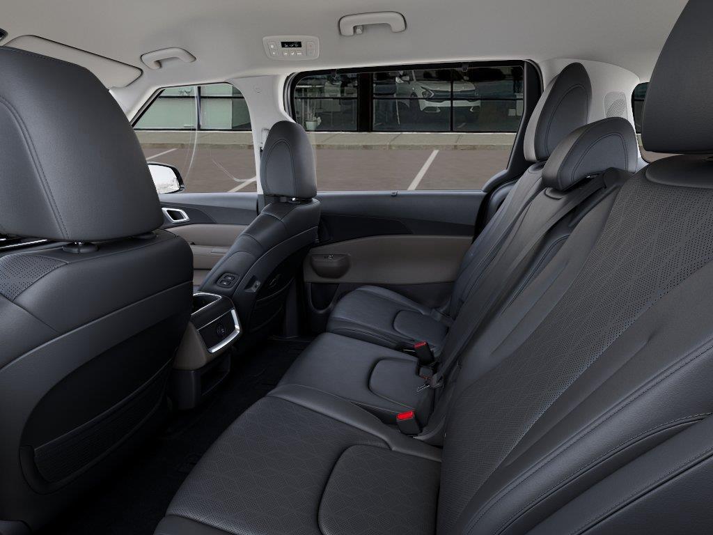 Vehicle photo 18
