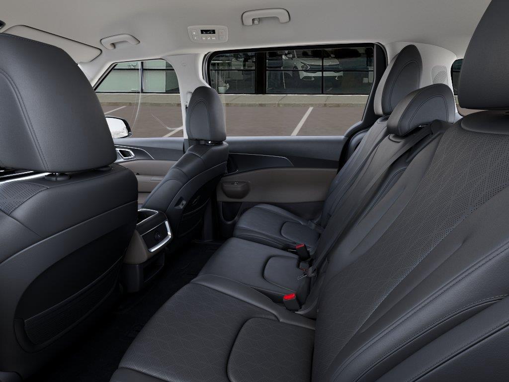 Vehicle photo 18