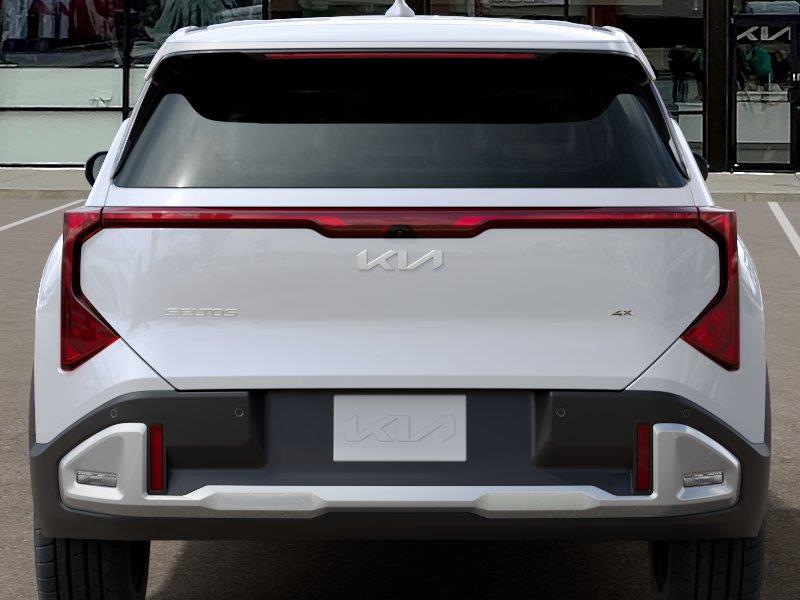 Vehicle photo 13