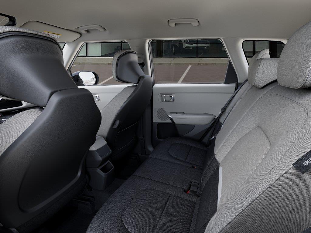 Vehicle photo 18