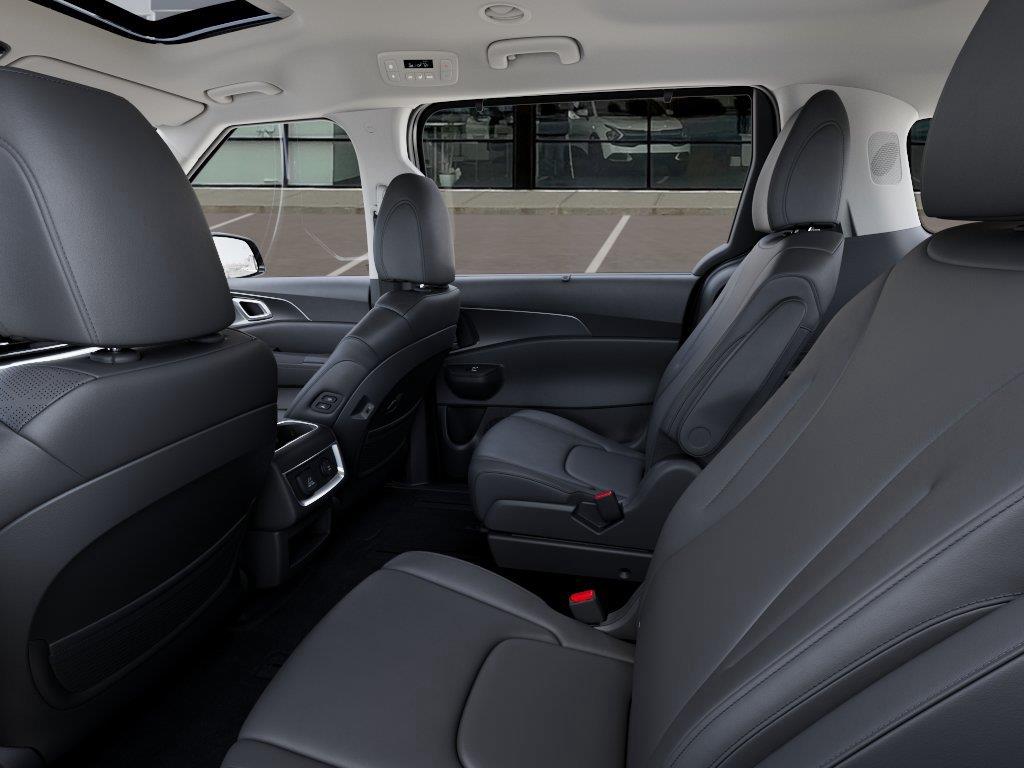 Vehicle photo 18