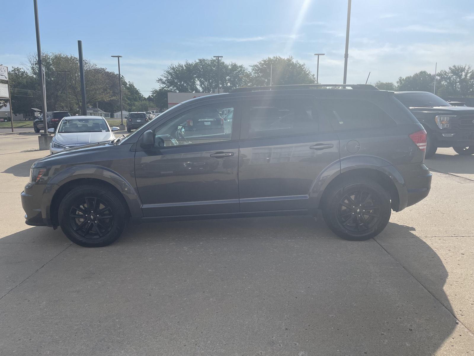Vehicle photo 2