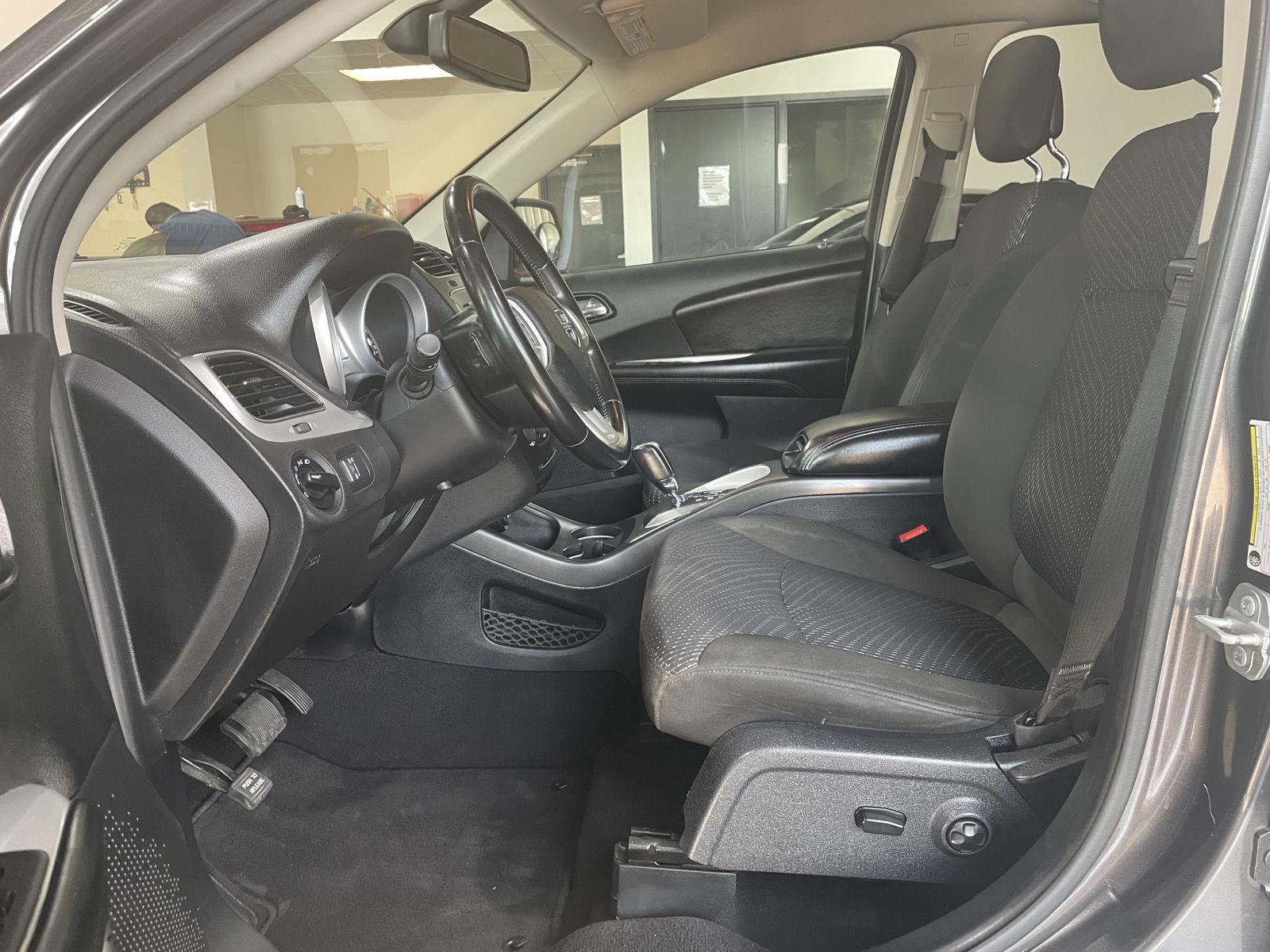 Vehicle photo 18