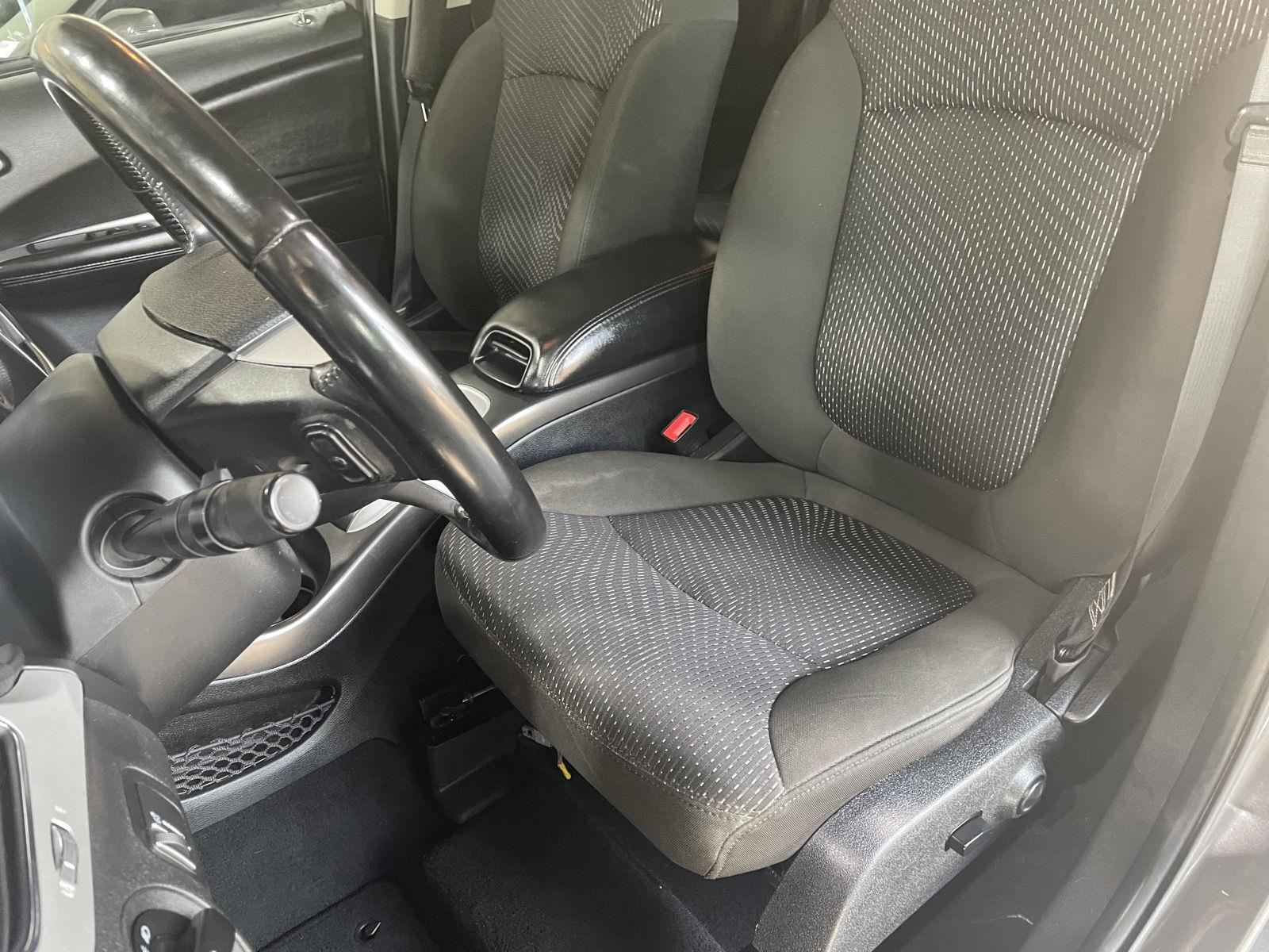 Vehicle photo 19