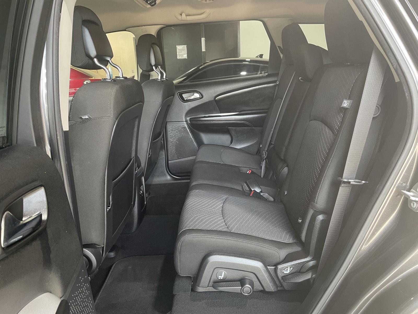 Vehicle photo 23
