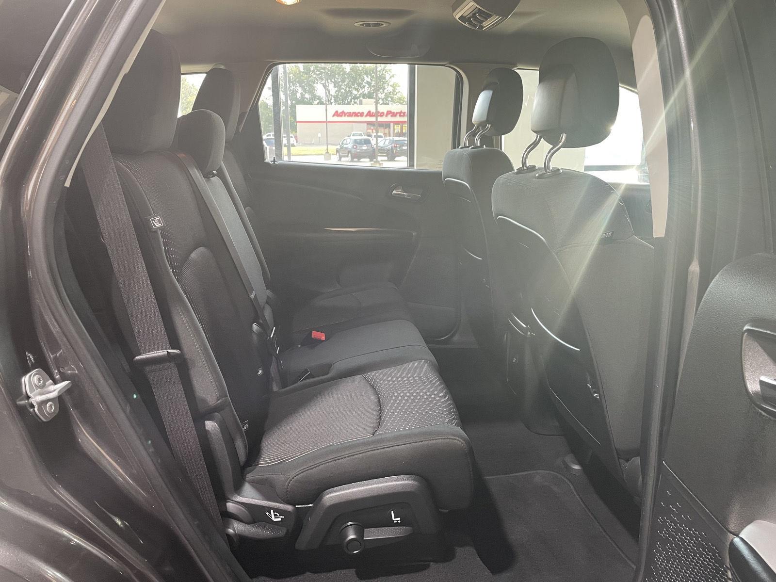 Vehicle photo 26