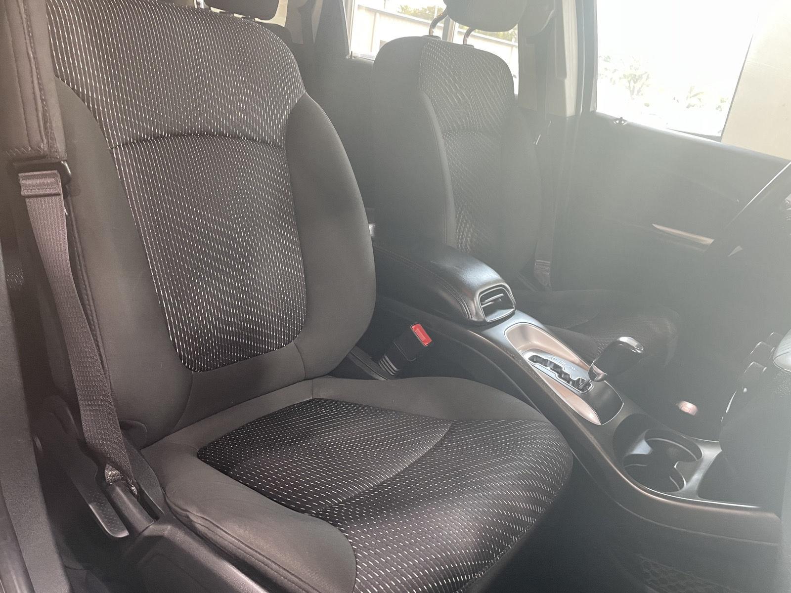 Vehicle photo 30