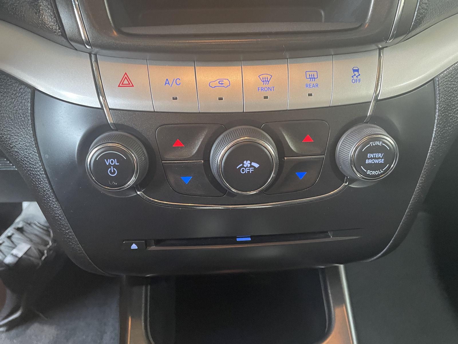 Vehicle photo 33
