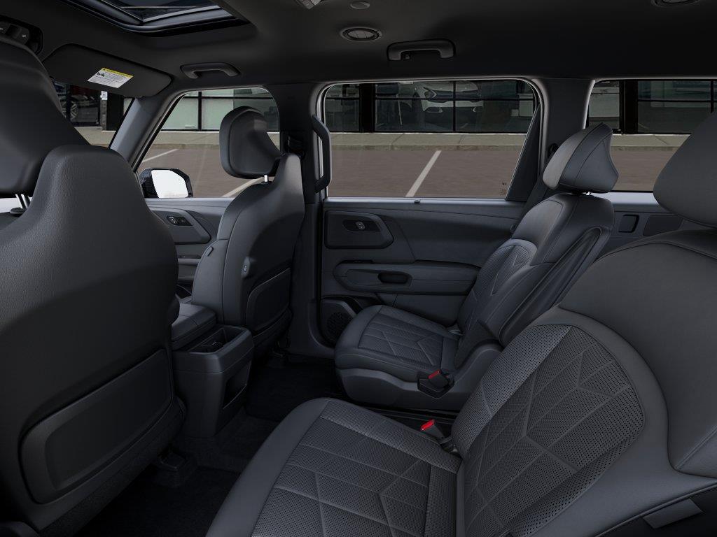 Vehicle photo 18