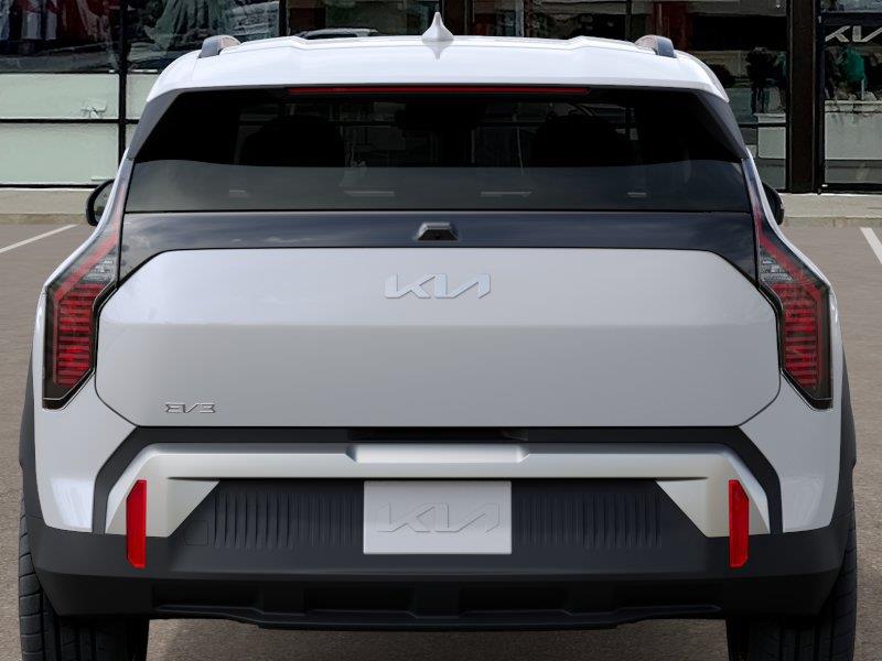 Vehicle photo 13