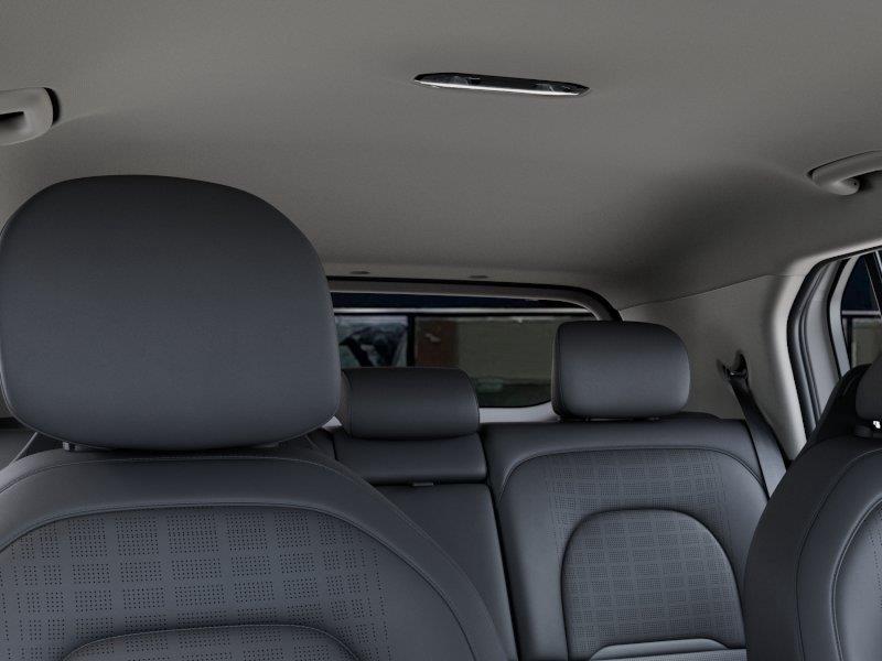 Vehicle photo 27