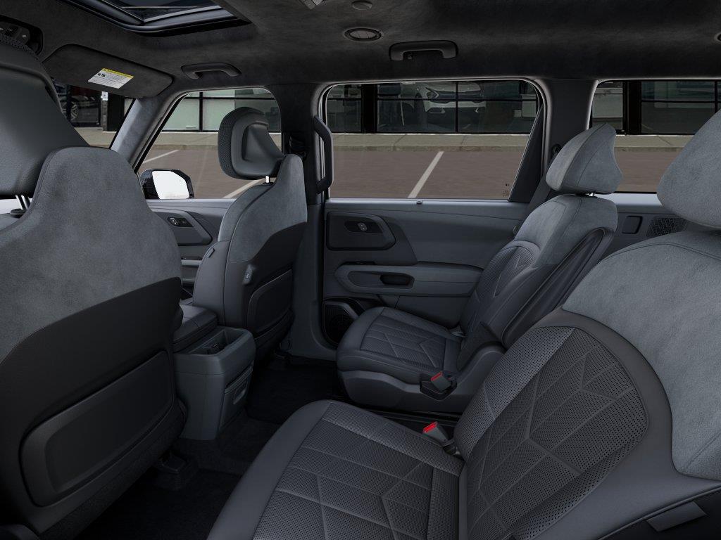 Vehicle photo 18