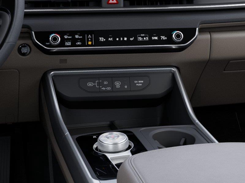 Vehicle photo 23