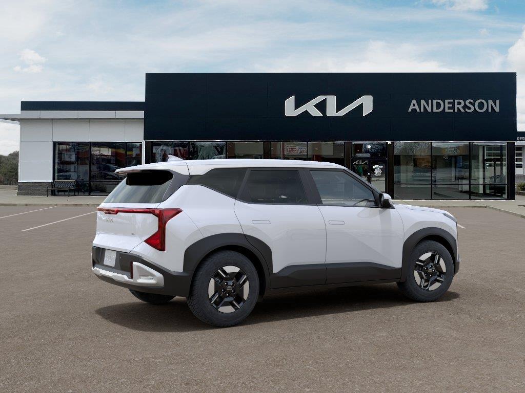 Vehicle photo 6
