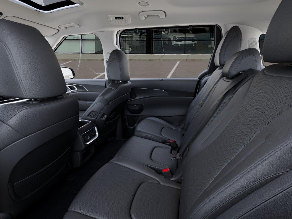Vehicle photo 18
