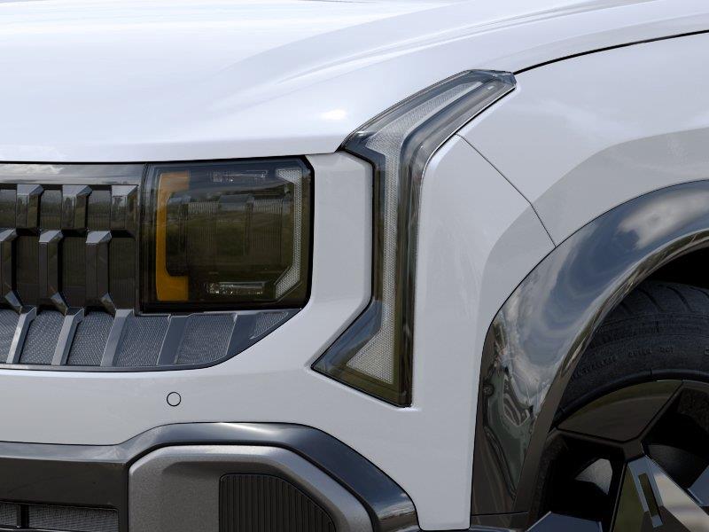 Vehicle photo 10