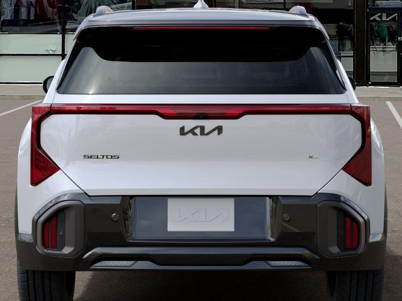 Vehicle photo 13