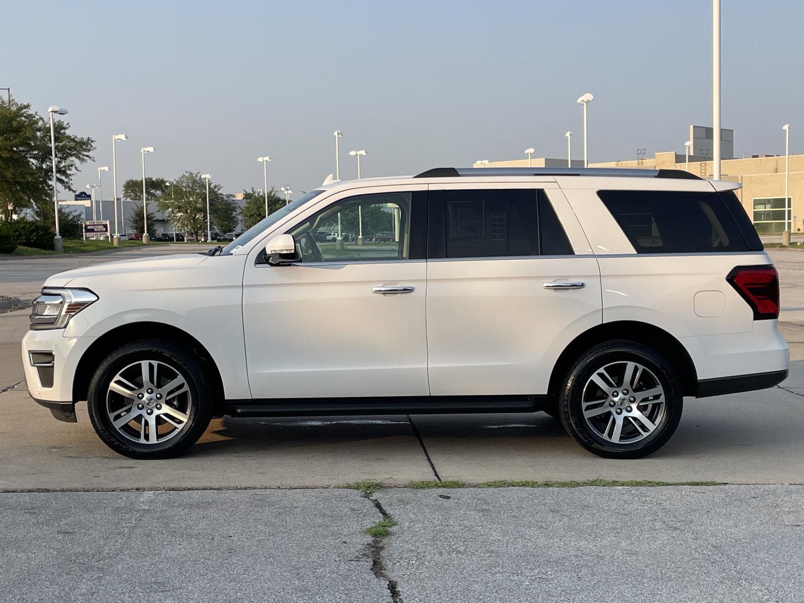 Vehicle photo 2
