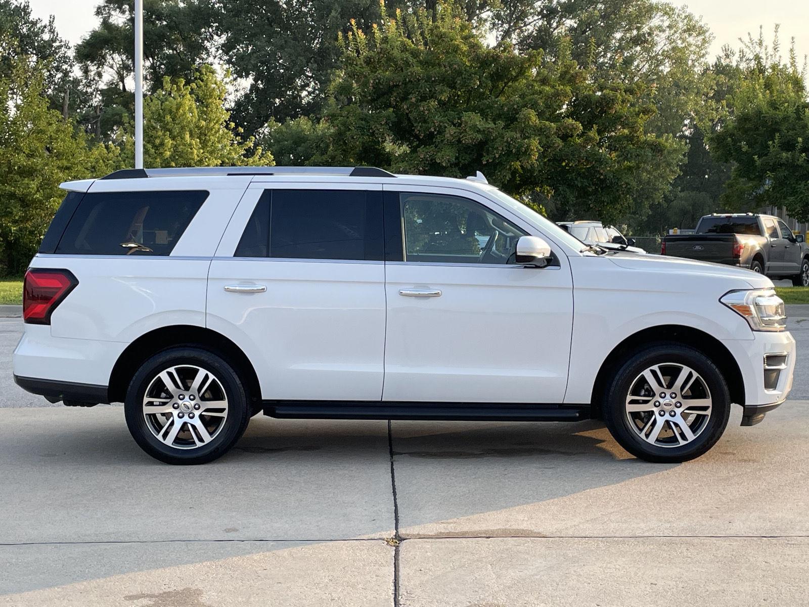 Vehicle photo 6