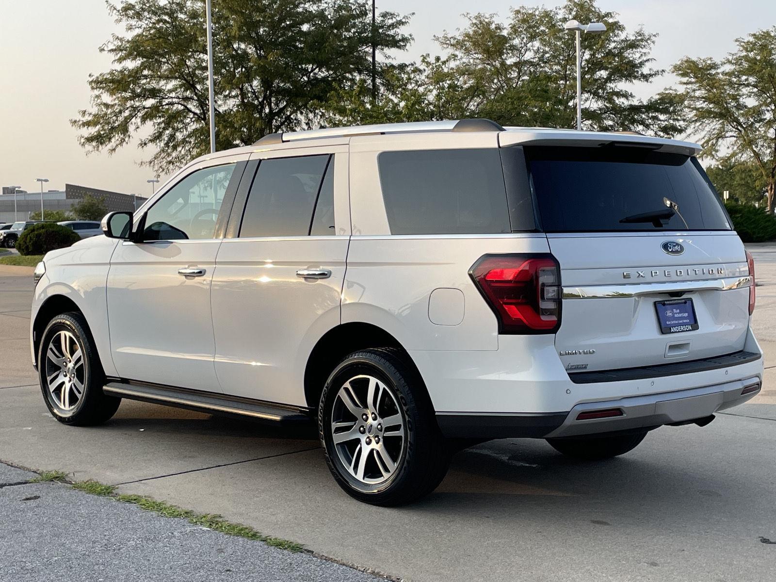 Vehicle photo 9