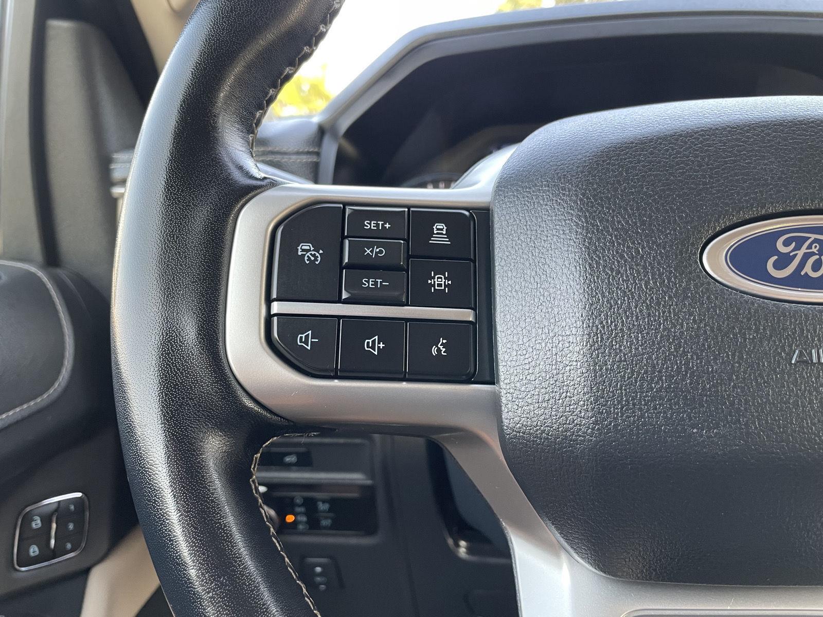 Vehicle photo 12