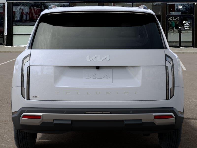 Vehicle photo 13