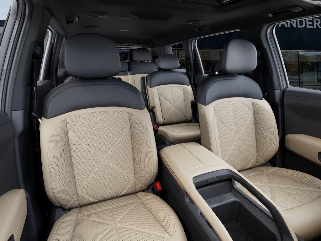 Vehicle photo 15