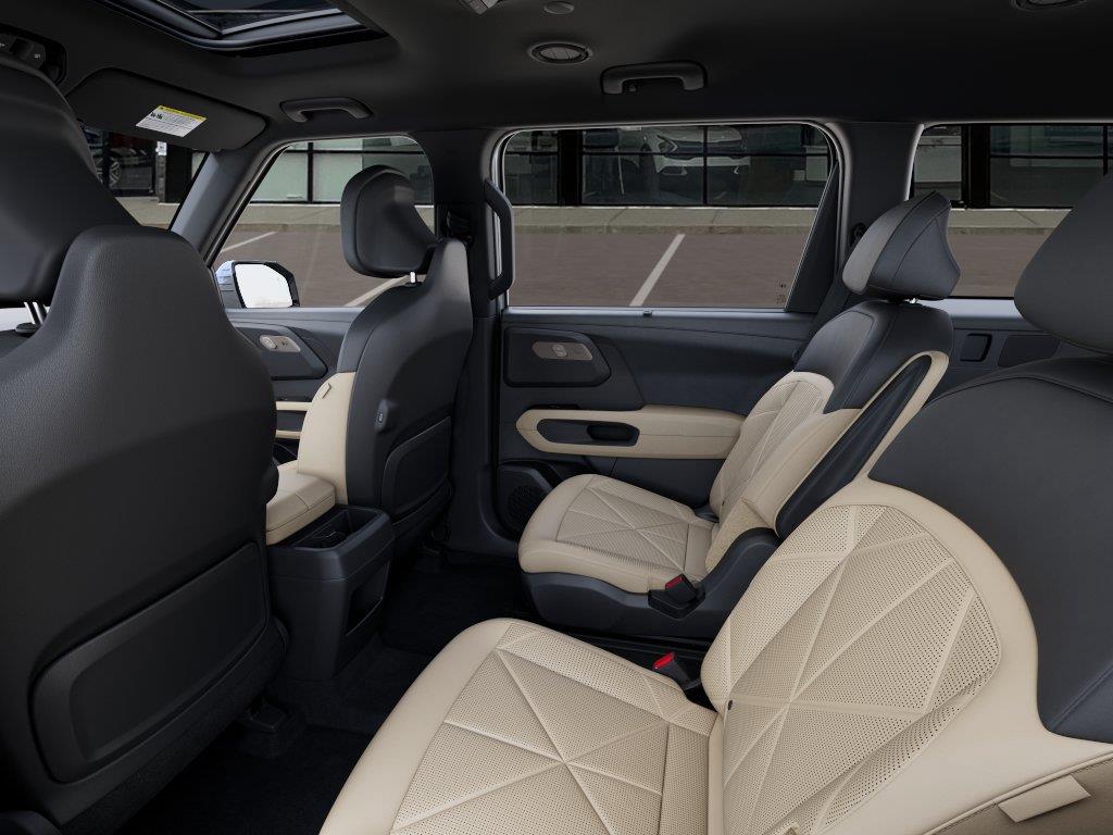 Vehicle photo 18