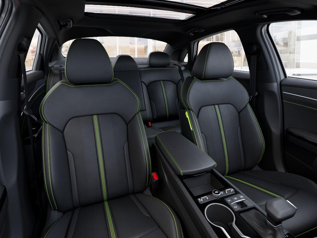 Vehicle photo 15