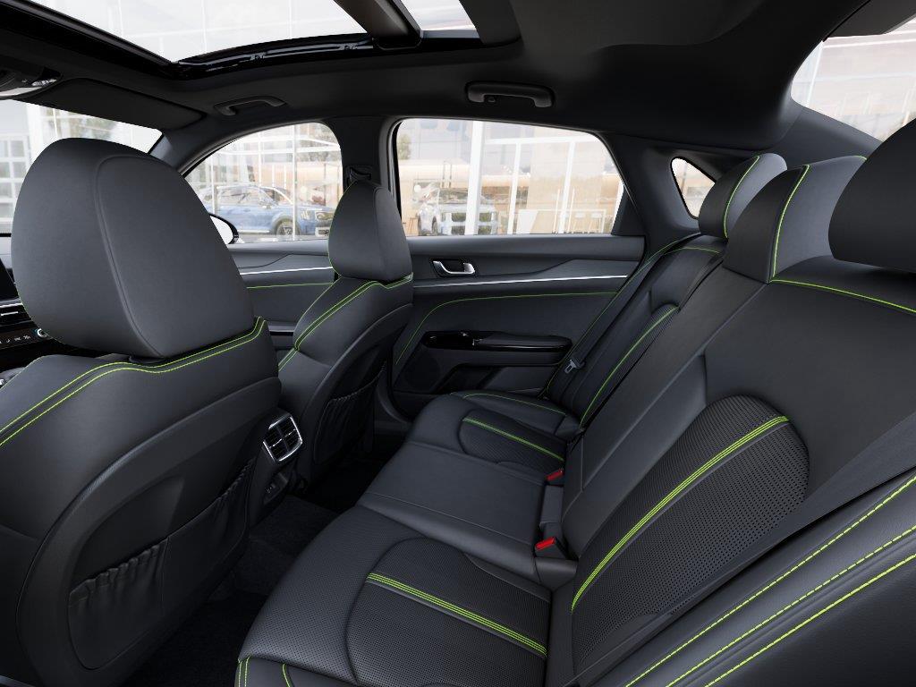 Vehicle photo 18