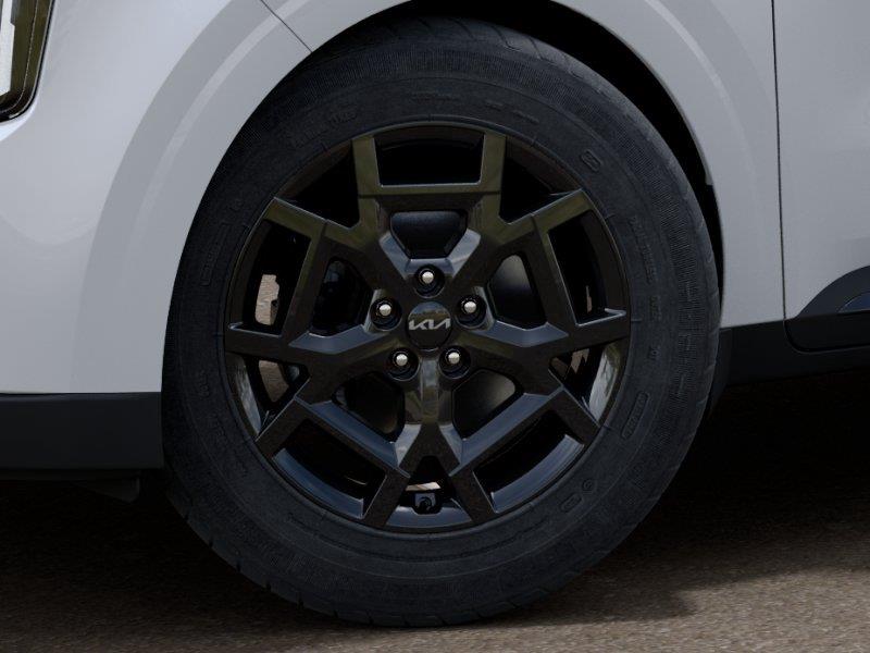 Vehicle photo 9