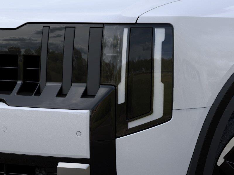 Vehicle photo 10