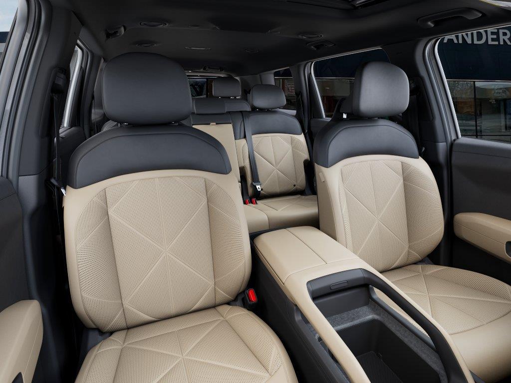 Vehicle photo 15